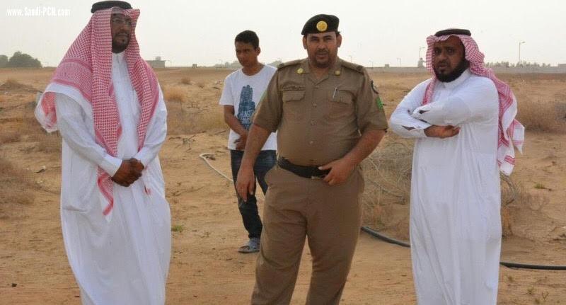 بالصور .. قائد حرس الحدود بجازان يتقدَّم مشيعي جنازة الشهيد 